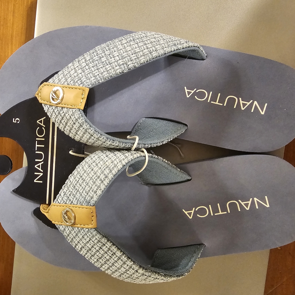 Nautica Gray Flip Flops